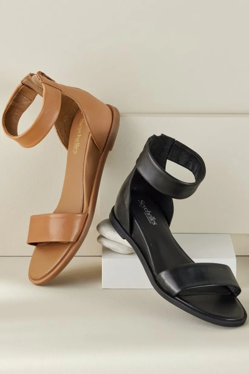 Soft Surroundings Seychelles Honeysuckle Sandal Hot